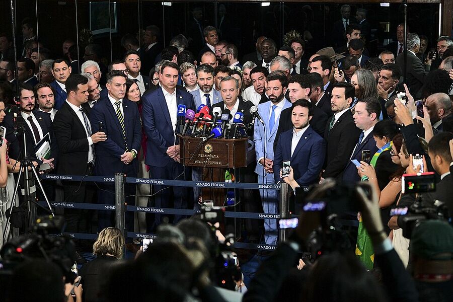 Coletiva da oposição no Senado sobre o pedido de impeachment do ministro Alexandre de Moraes; Flávio está entre os participantes (9 set 2024)