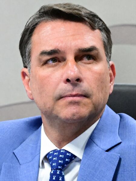 Flávio em reunião da Comissão de Segurança Pública do Senado, em plena campanha (1º set 2026)